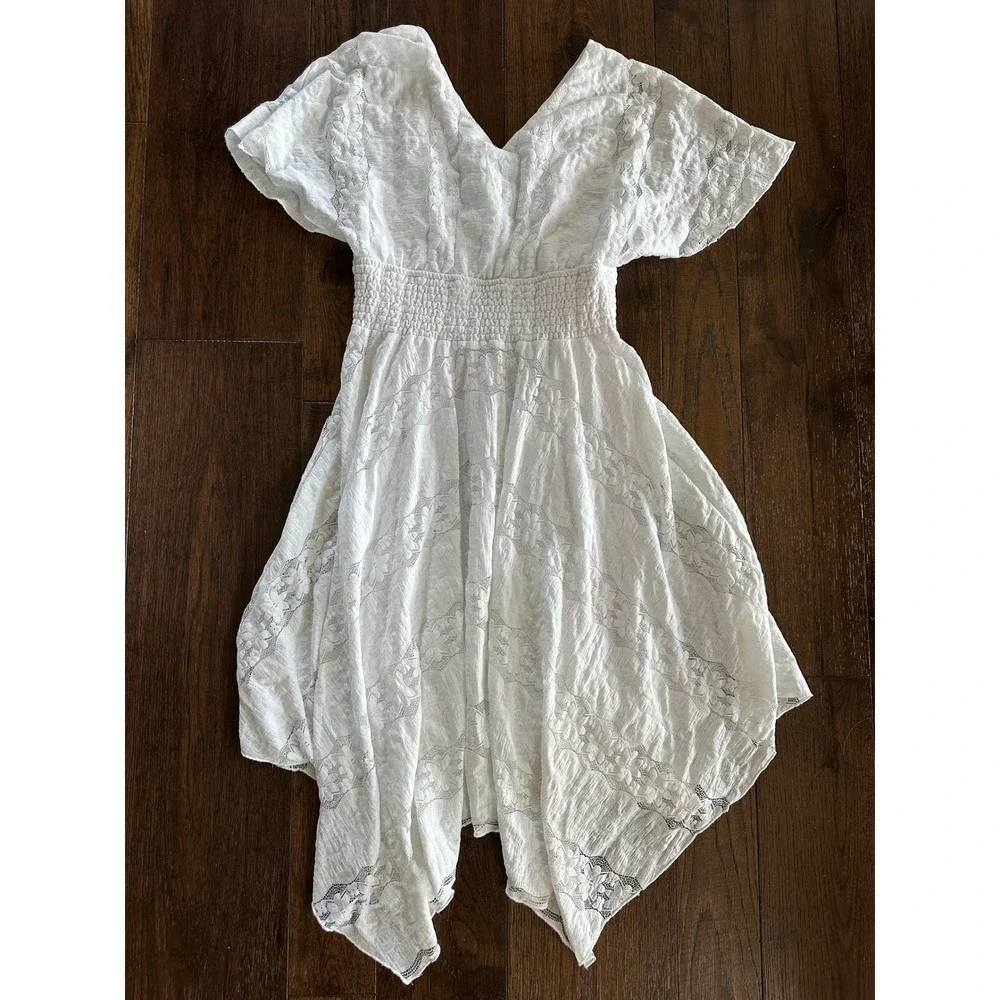 Rabbit Rabbit Rabbit Designs White Lace Handkerchief Hem Dress Smocked Waist 10